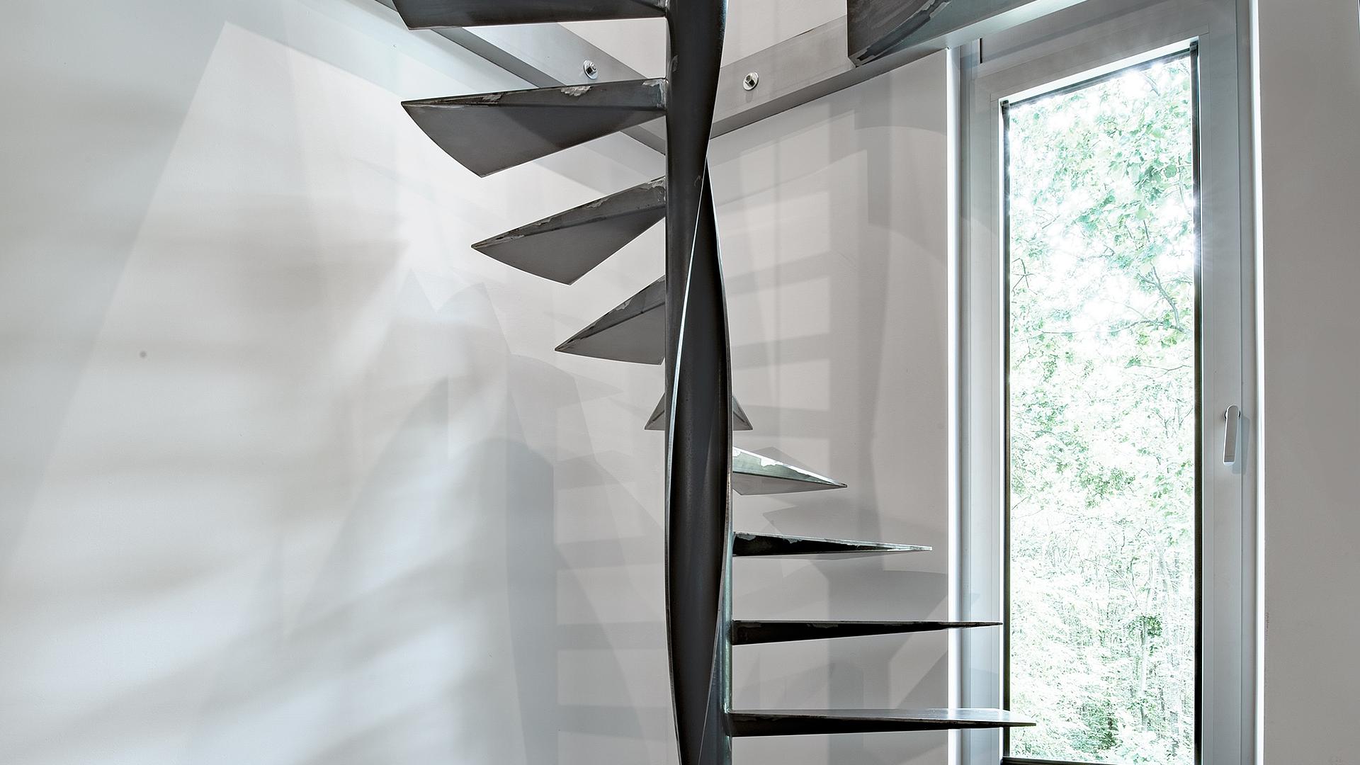 Bild: Lowboard frontal - Spindeltreppe