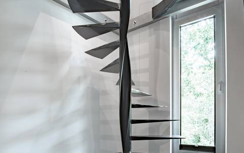 Bild: Lowboard frontal - Spindeltreppe