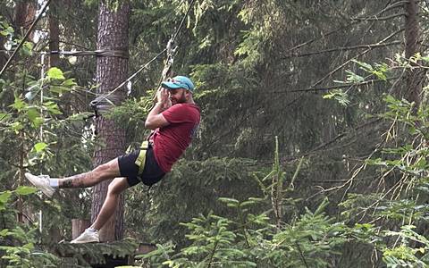Bild: Per Seilbahn durch die Wipfel
